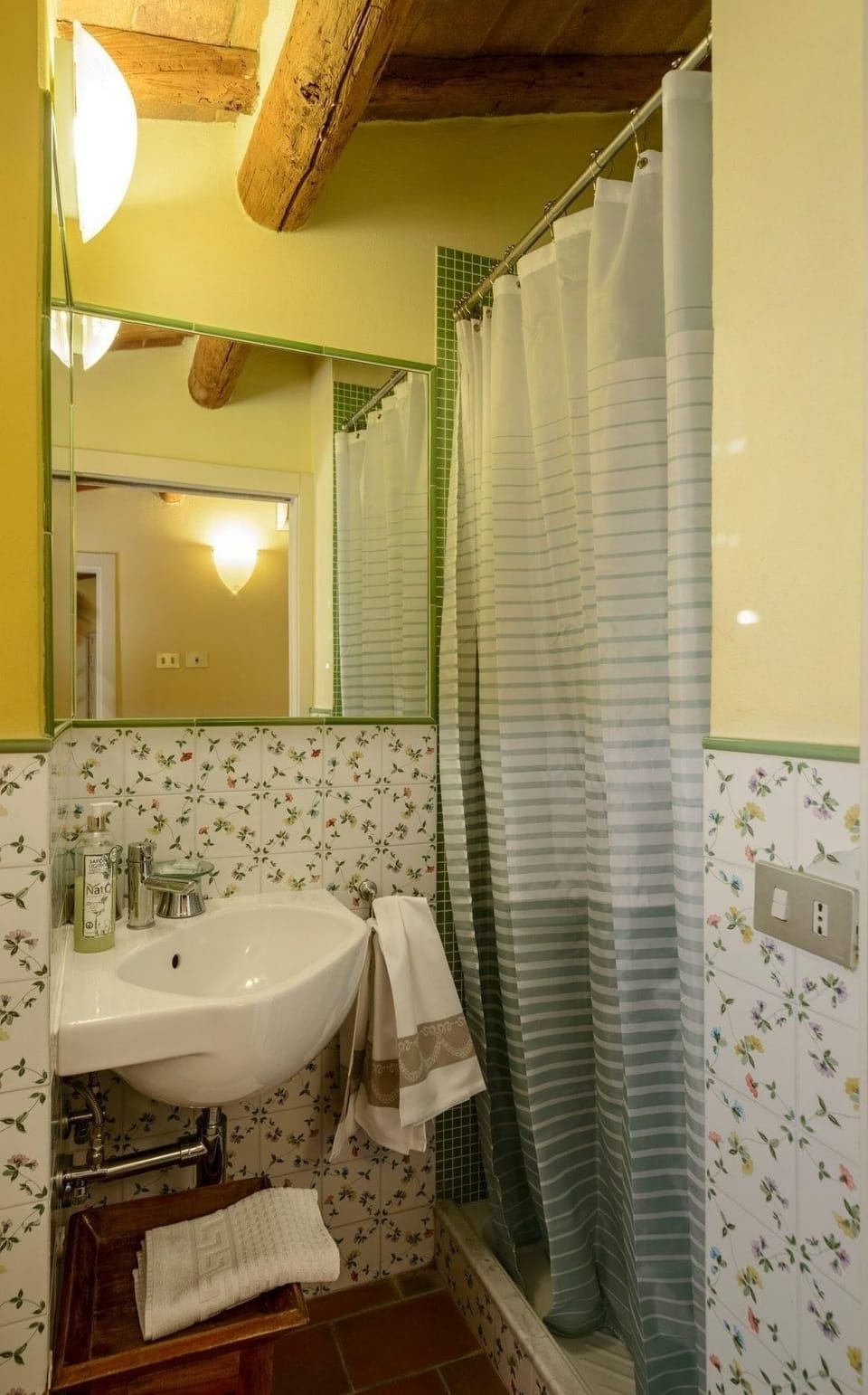 Comfort Apartment, Air conditioning, City View | Bathroom | Bathrobes