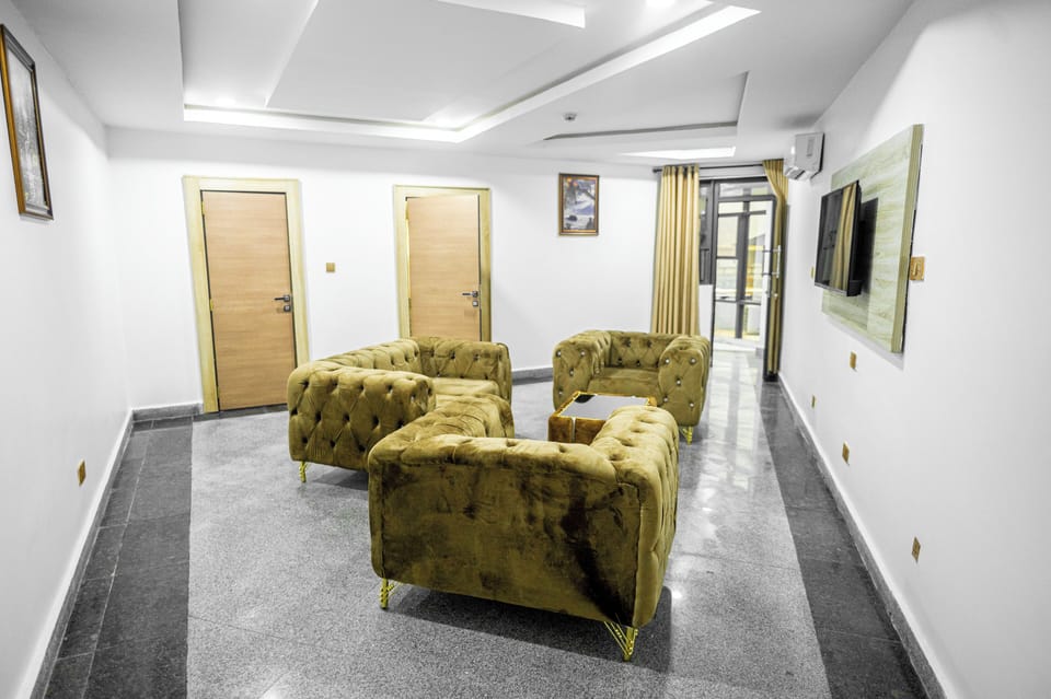 Executive Room | Living area | 35-inch TV with satellite channels, streaming services