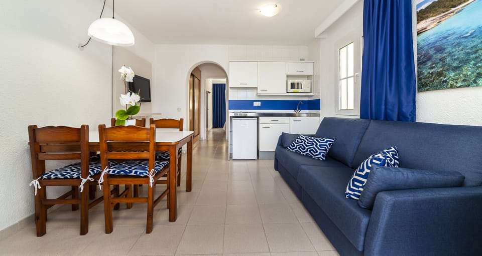 Fridge, microwave, stovetop, electric kettle