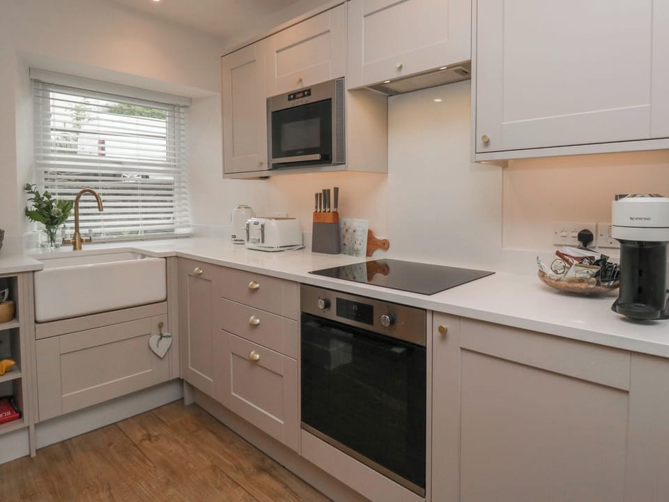 Dishwasher, cookware/dishes/utensils