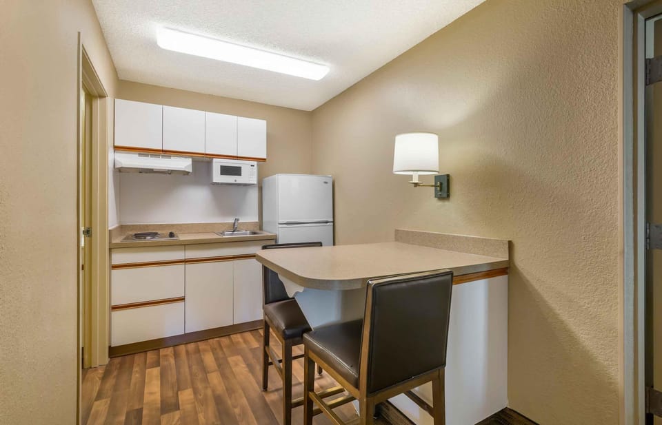 Full-size fridge, microwave, stovetop, coffee/tea maker
