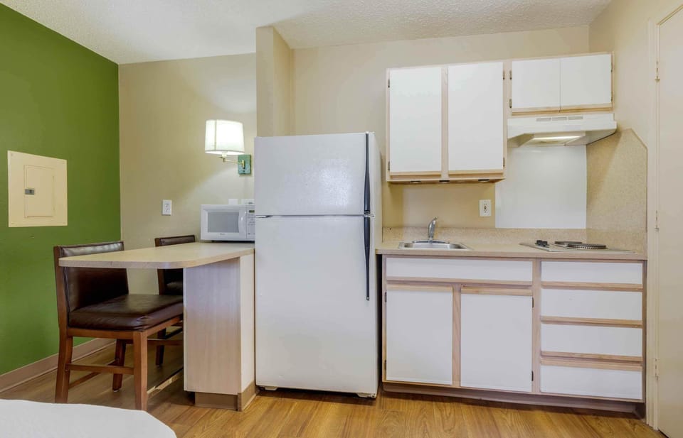 Full-size fridge, microwave, stovetop, coffee/tea maker