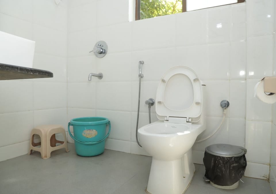 Luxury Room | Bathroom | Shower, towels, soap, shampoo