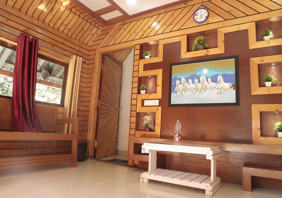 Luxury Room | Living area