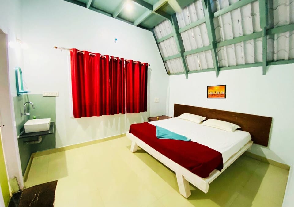 In-room safe, free WiFi, bed sheets
