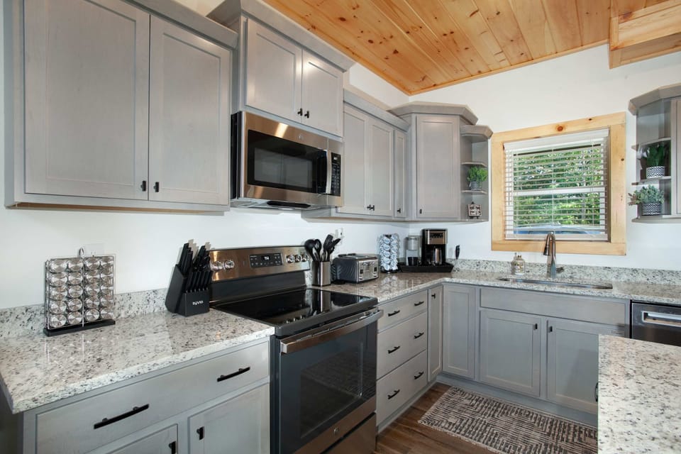 Well appointed Chef's Kitchen! 