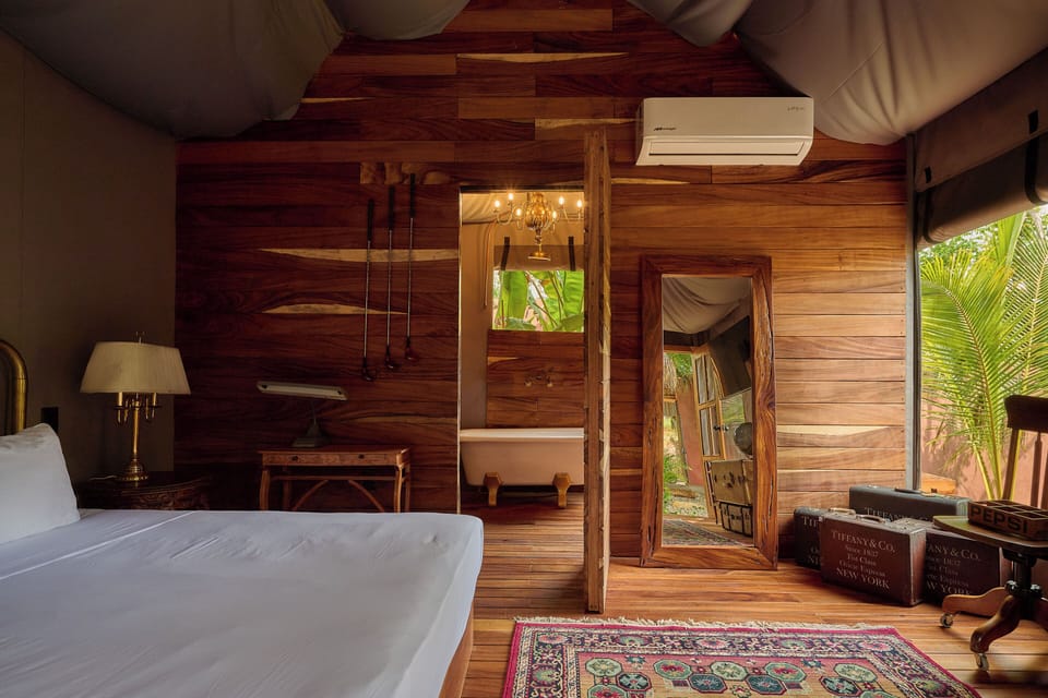 Deluxe Tent, 1 King Bed | Minibar, free WiFi, bed sheets