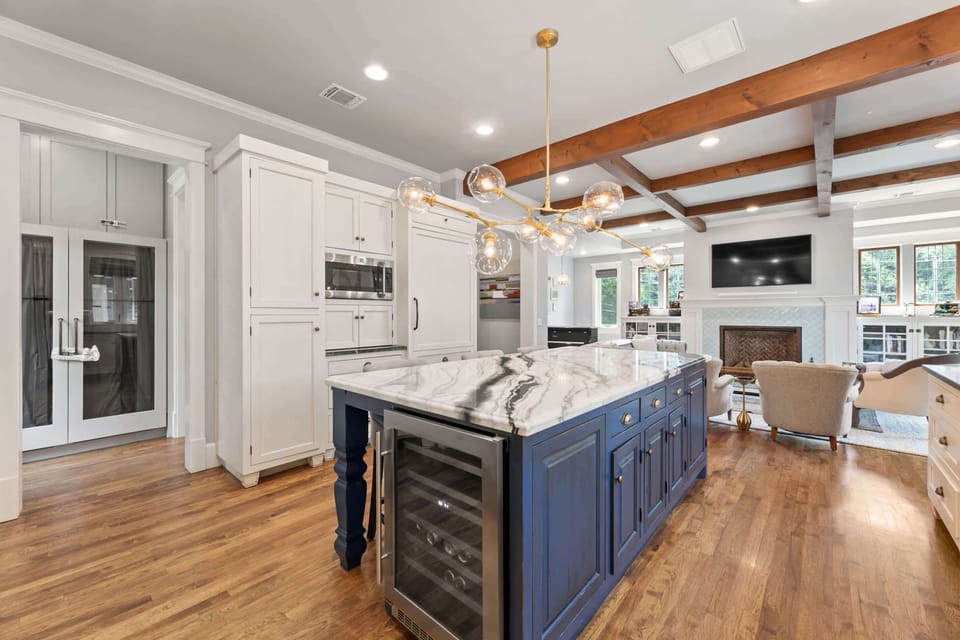 Chef’s kitchen with island seating for 3