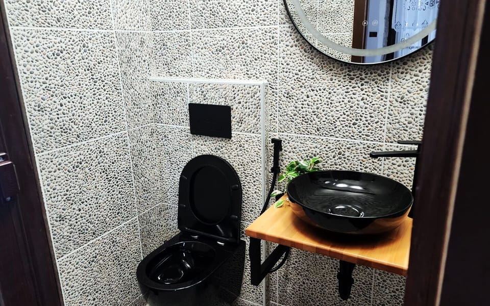 Triple Room | Bathroom | Shower, free toiletries, hair dryer, towels