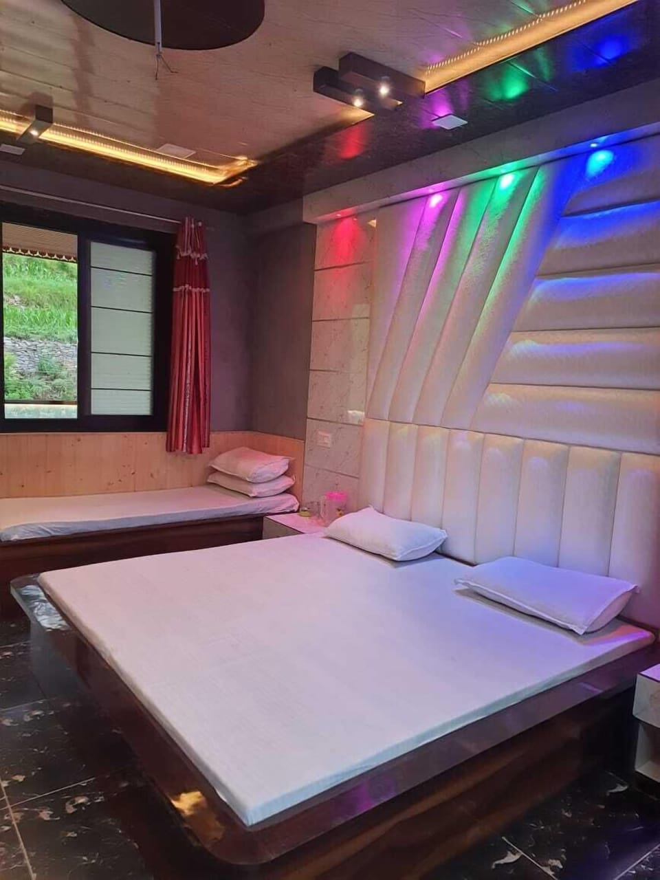 WiFi (free), bed sheets