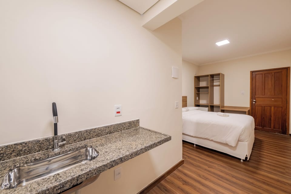 Comfort Studio Suite | Laptop workspace, free WiFi, bed sheets, wheelchair access