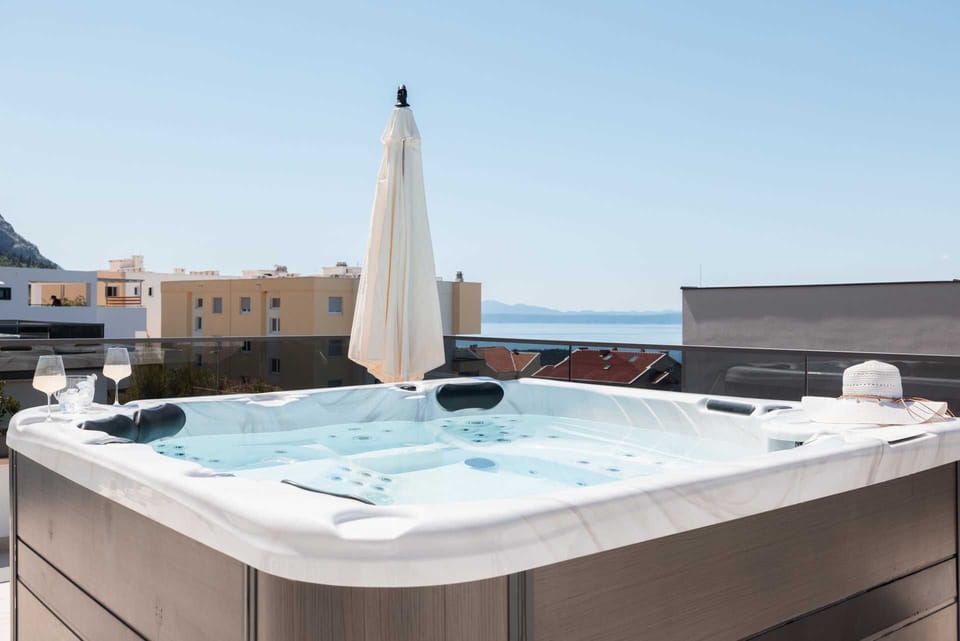 Outdoor spa tub