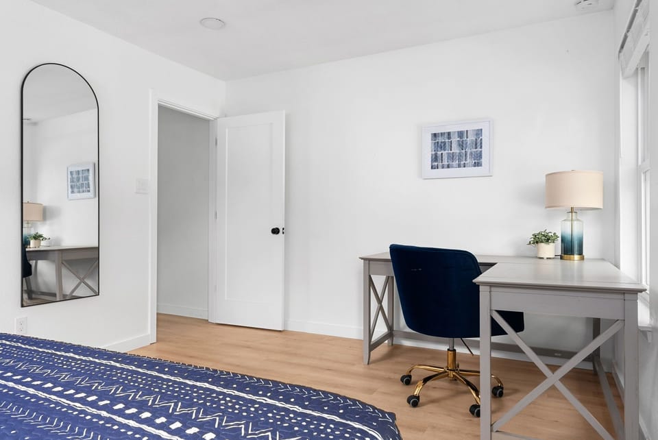 Iron/ironing board, WiFi (free)
