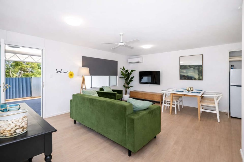 Bright Open-Plan Living & Dining Area with Garden Access
