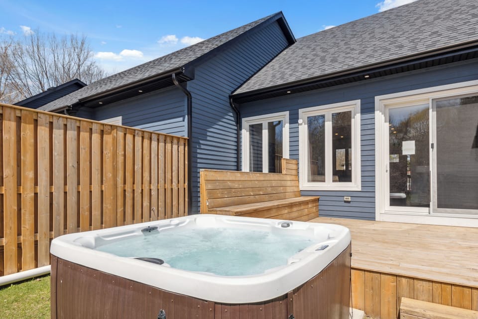 Private spa tub