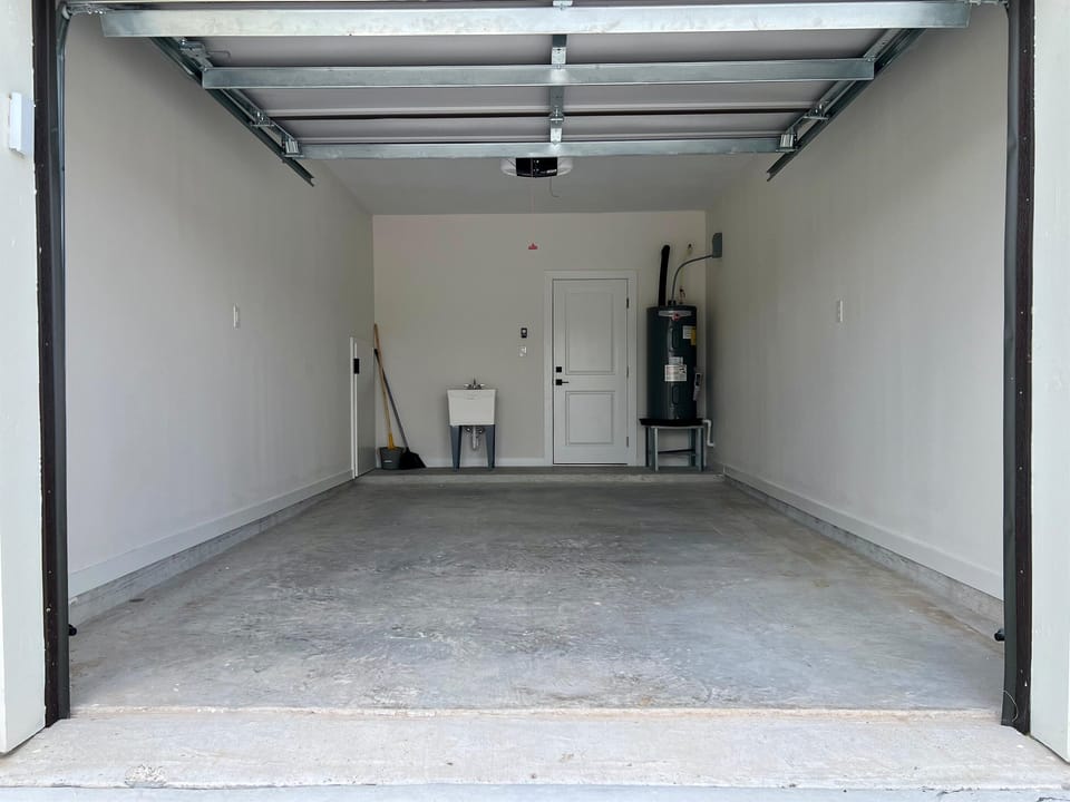 (1) Car Garage