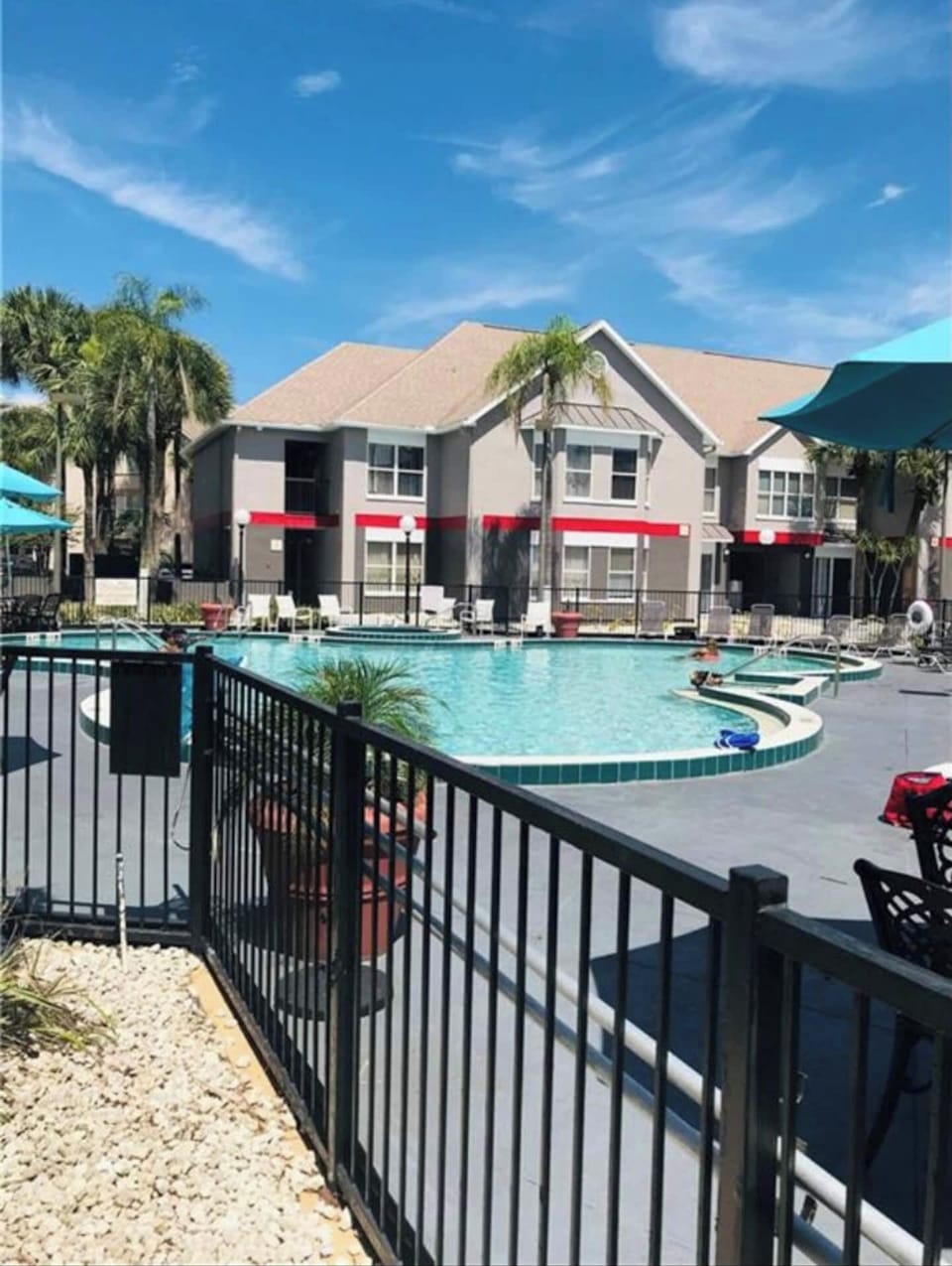 Heated pool with Jacuzzi and Kids pool open all year round