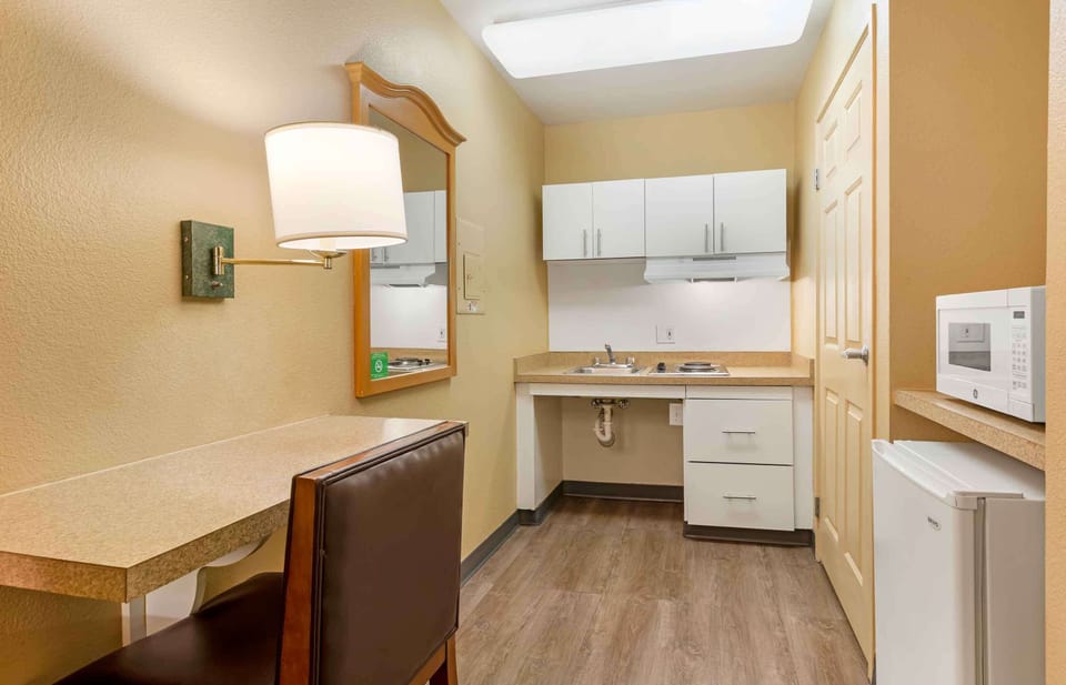 Studio, 1 Queen Bed, Accessible, Non Smoking | Desk, iron/ironing board, free WiFi, bed sheets