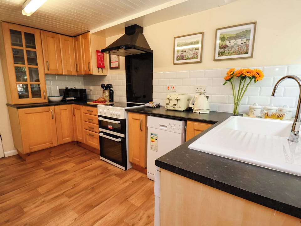 Microwave, dishwasher, cookware/dishes/utensils