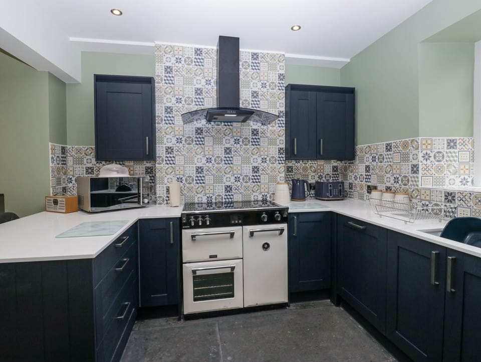 Dishwasher, cookware/dishes/utensils