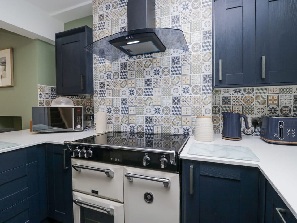 Dishwasher, cookware/dishes/utensils