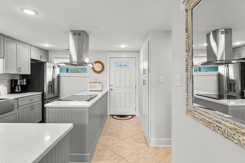 8-web-or-mls-22400FrontBeachRd33-04