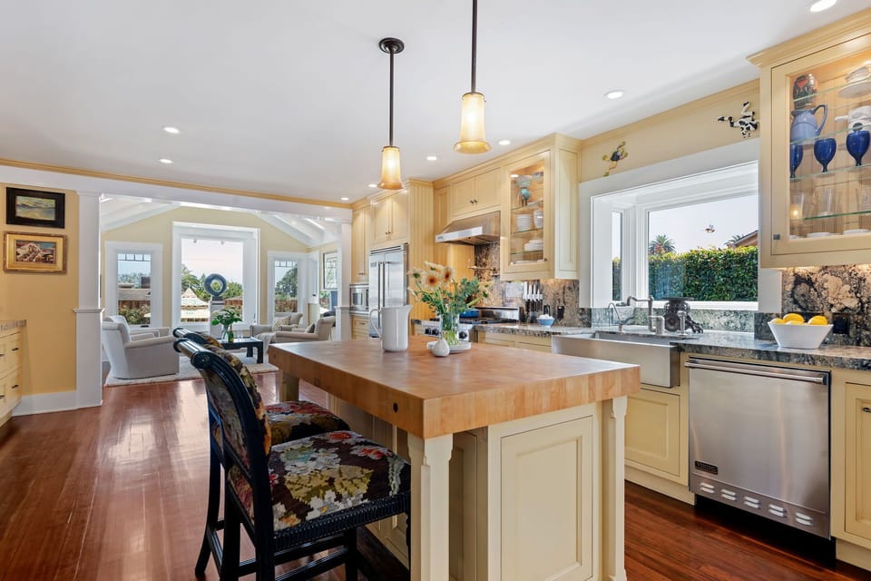 Kitchen island and bar stools are such a nice addition to the kitchen area.