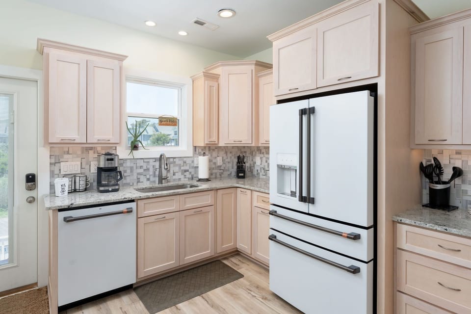 Dining in?  Updated kitchen perfect for preparing meals!
