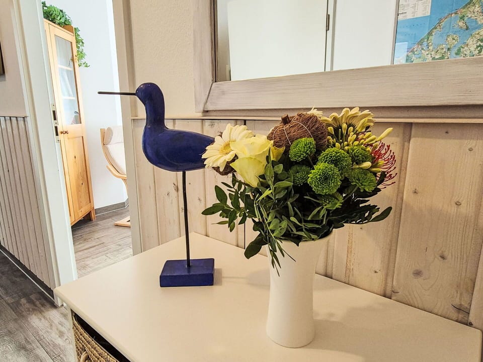 Interior Design, Cut Flowers, Floristry, Flowerpot, Vase, Houseplant, Floral Design