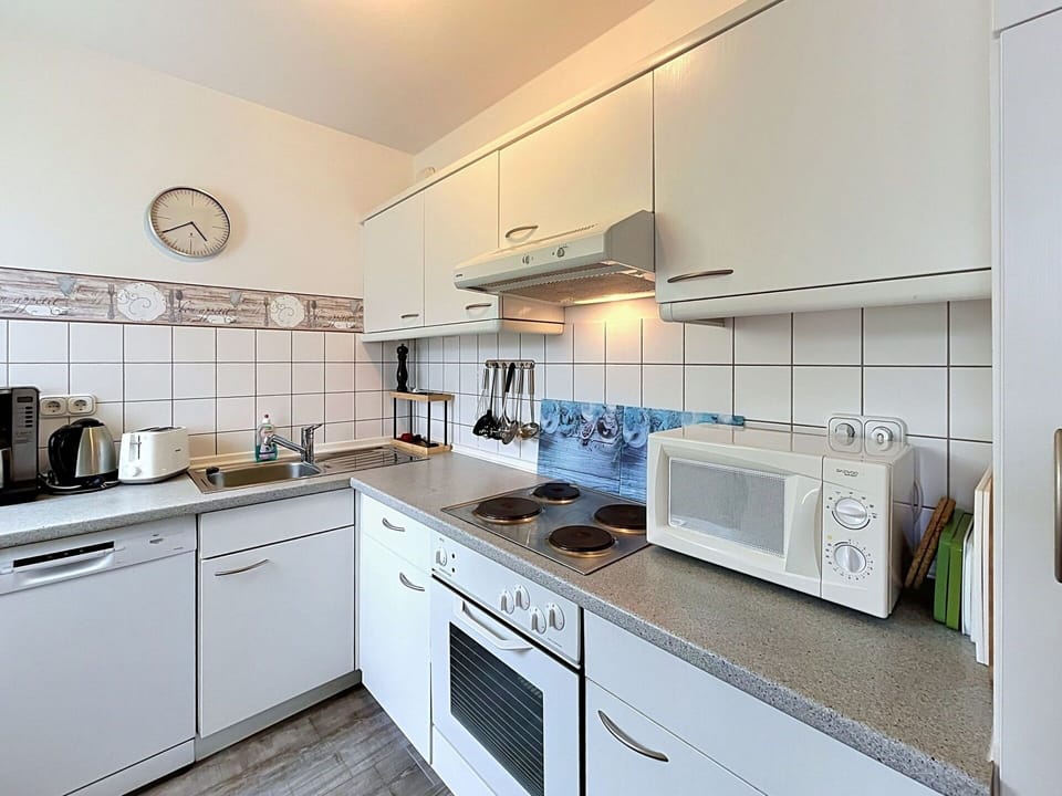 Bathroom, Plumbing Fixture, Interior Design, Flooring, Floor, Tap, Sink, Plumbing, Tile, Toilet