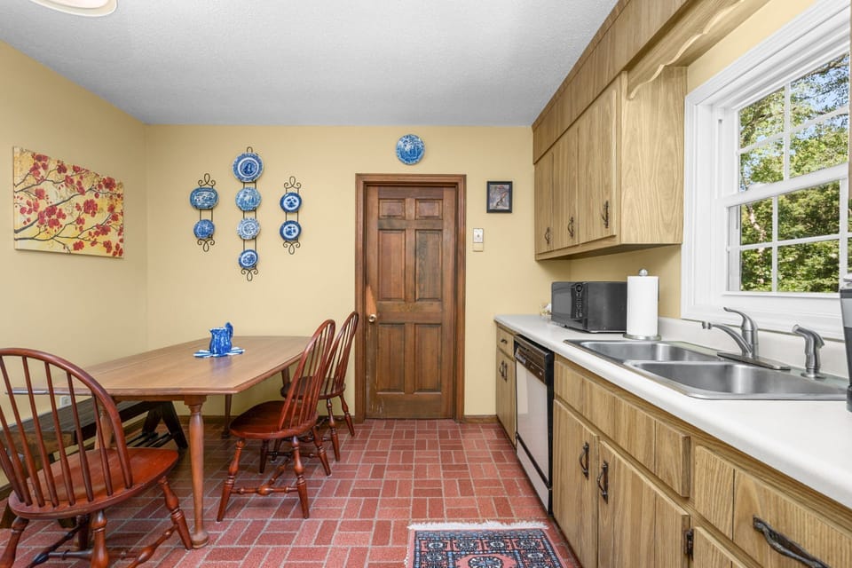 dinning table in kitchen
