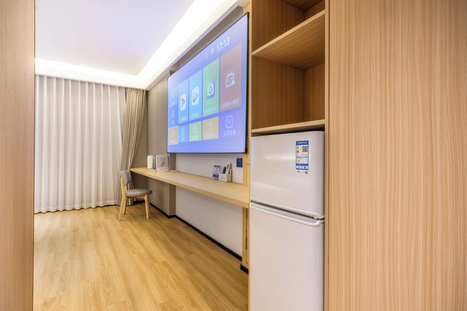 Signature Double Room | Desk, laptop workspace, free WiFi