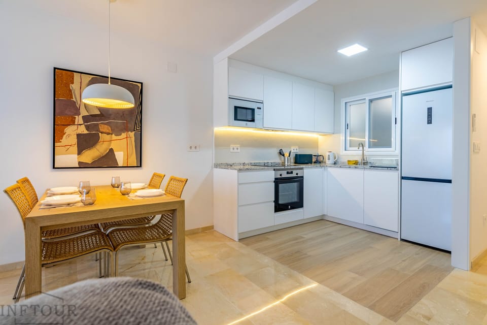 Kitchen or kitchenette,Dining area
