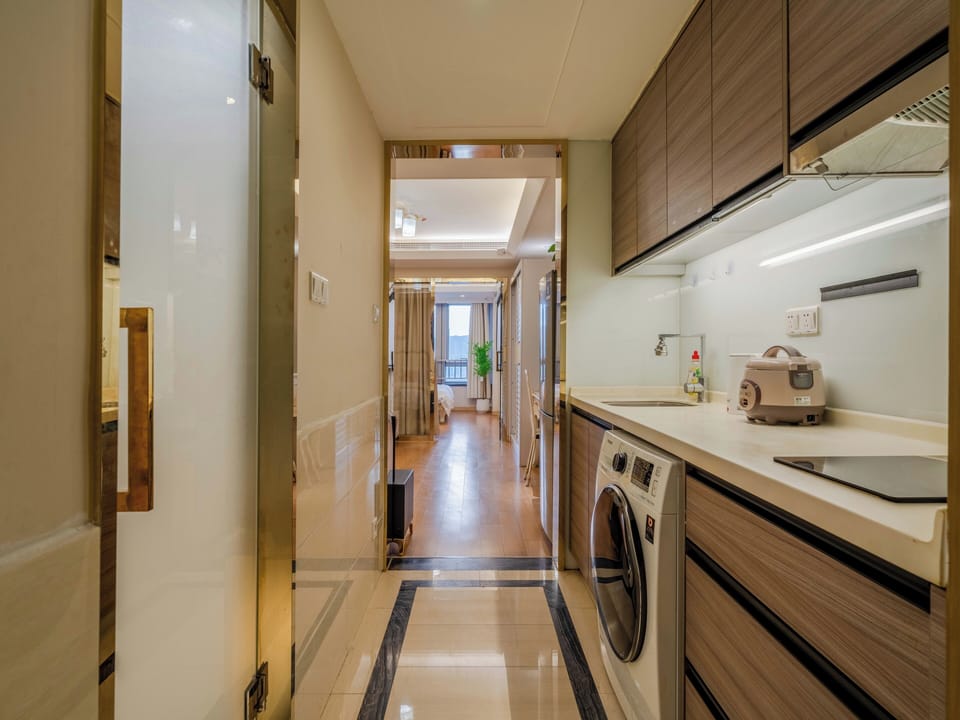 Family Twin Room | Bathroom | Shower, rainfall showerhead, free toiletries, hair dryer