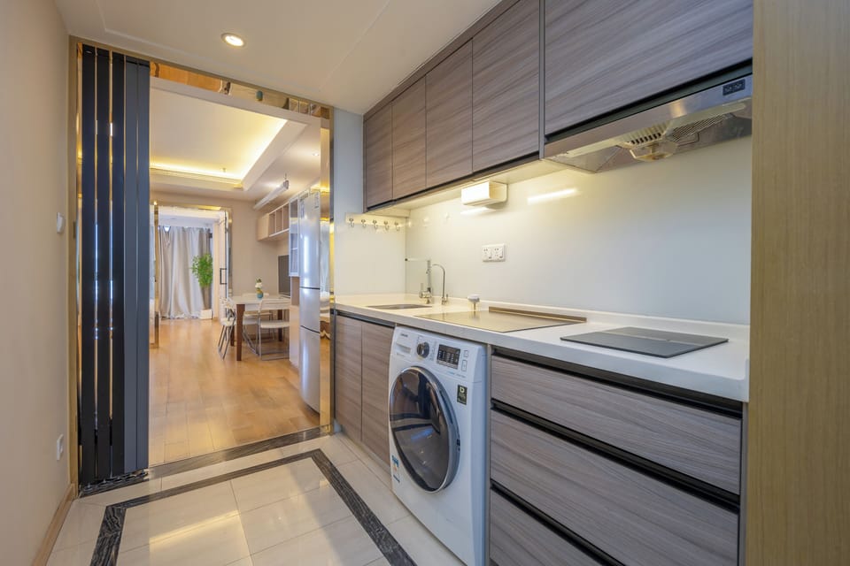 Superior Suite | Private kitchen | Fridge, microwave, stovetop, cookware/dishes/utensils