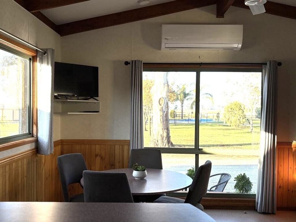 Comfort Cabin | Living area | TV