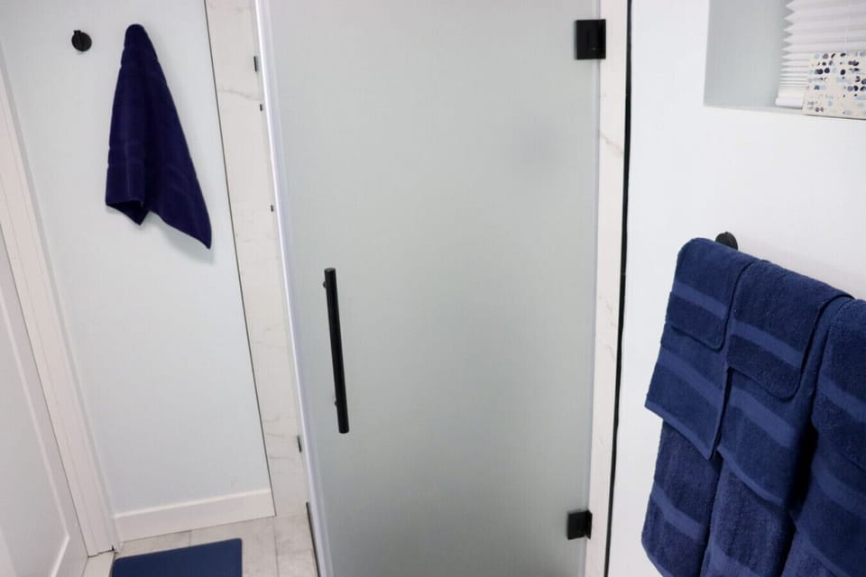 🛁 Full bathroom with corner shower and fresh linens provided