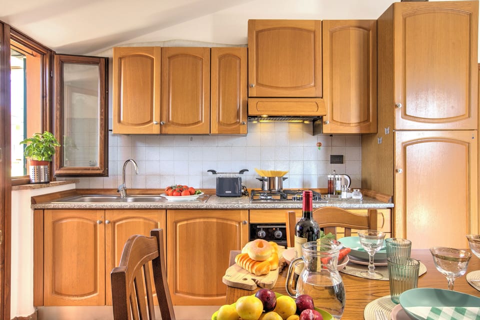 Standard Apartment, 1 Bedroom, Balcony (Chianti Wine Site Apt Private Balcony) | Private kitchen