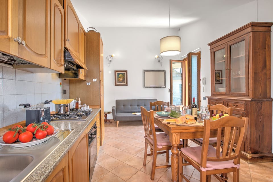 Standard Apartment, 1 Bedroom, Balcony (Chianti Wine Site Apt Private Balcony) | Dining