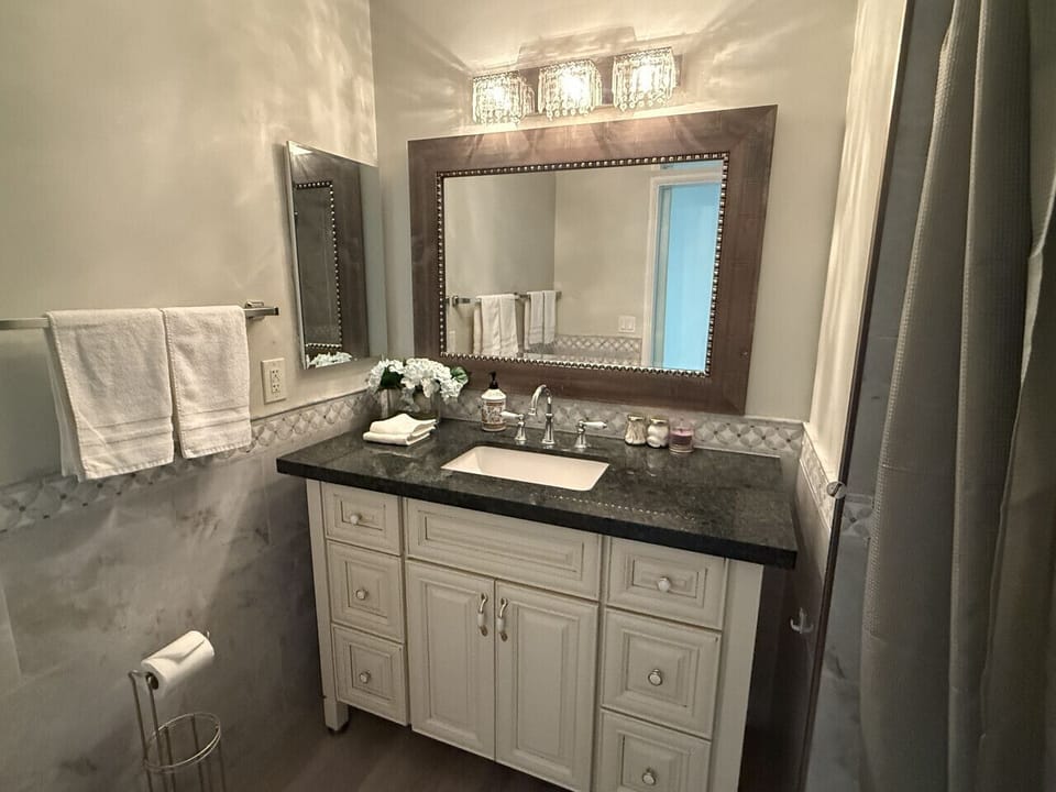 Bathroom #2 upstair