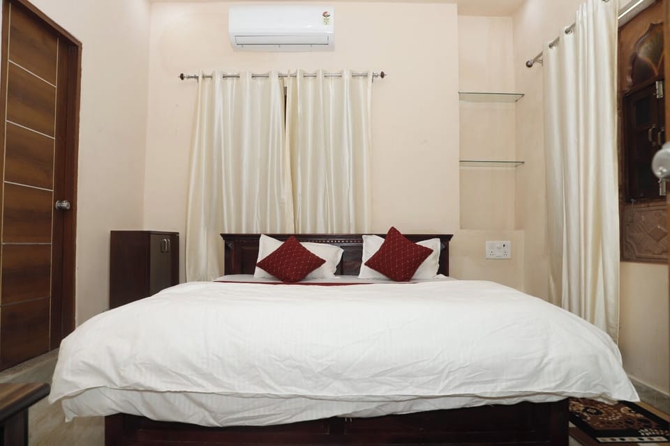 Basic Double Room, Garden View | WiFi (free)