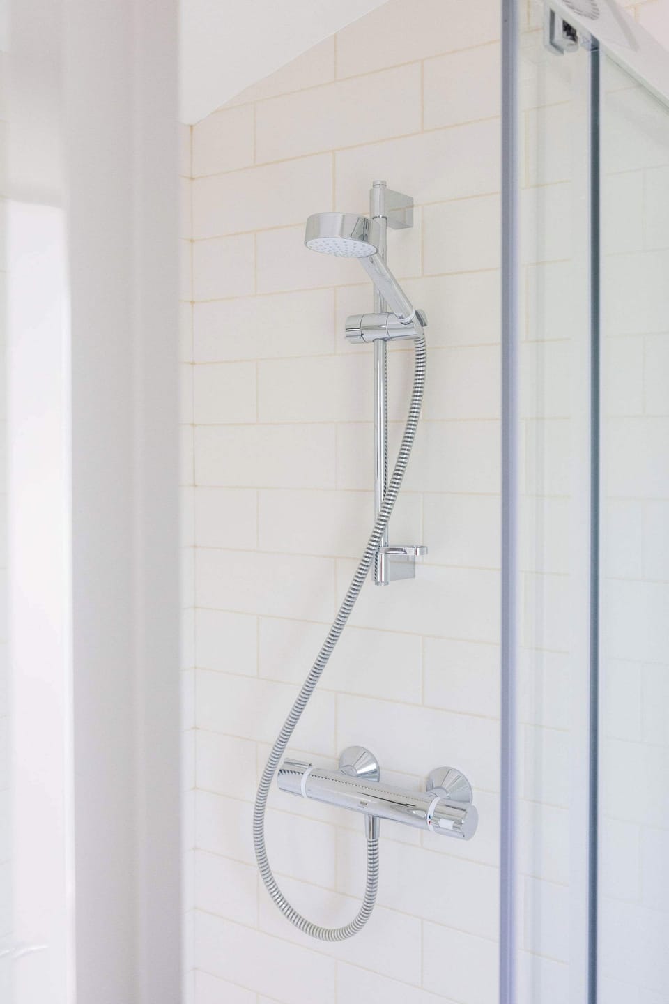 Powerful rainfall-style shower – freshen up in comfort