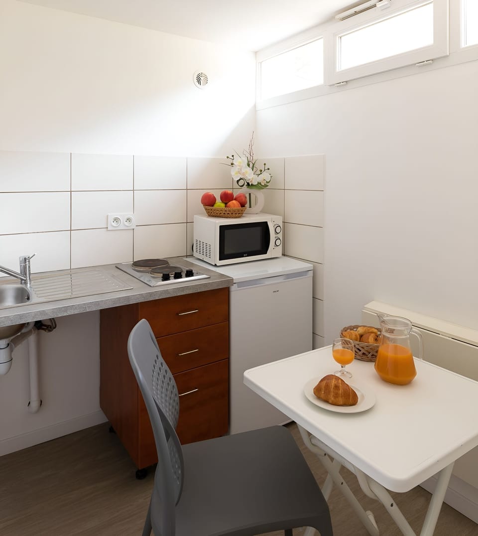 Standard Apartment, 1 Double Bed, Accessible | Private kitchen | Fridge, microwave