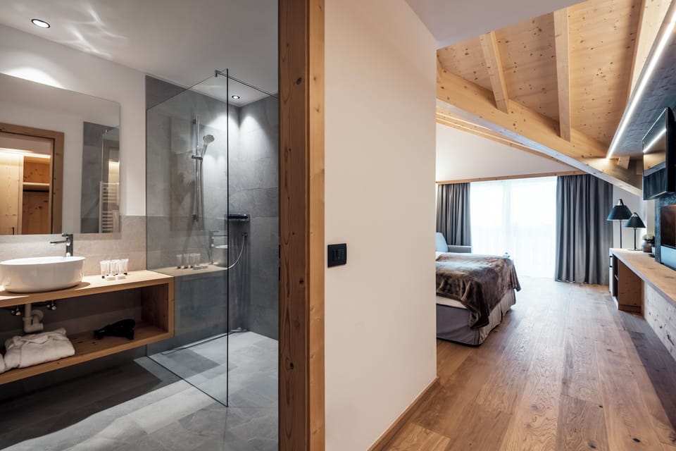 Luxury Quadruple Room, Mountain View | Minibar, in-room safe, soundproofing, free WiFi