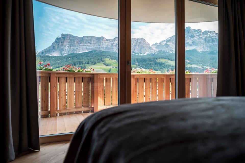 Deluxe Double Room, Mountain View | Minibar, in-room safe, soundproofing, free WiFi