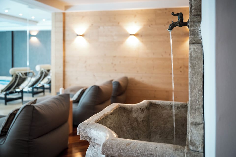 Indoor pool, sun loungers