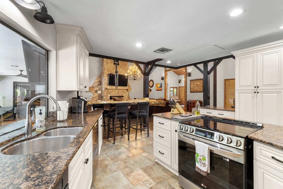 Cook in style with high-end appliances and plenty of cabinetry for all your kitchen essentials—this modern space has it all. 