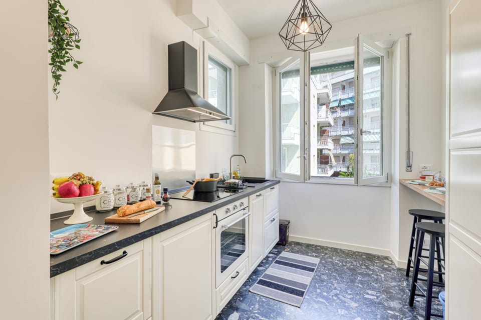 Family Apartment, 1 Bedroom, Balcony (Casa Irene Sanremo Centro Casino) | Private kitchen | Fridge, oven, stovetop, dishwasher