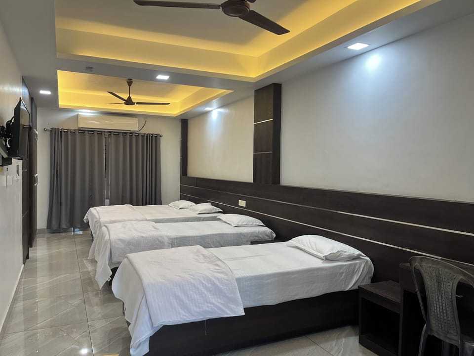 Family Suite | Laptop workspace, soundproofing