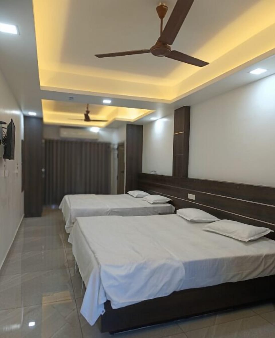 Executive Quadruple Room, Non Smoking | Laptop workspace, soundproofing
